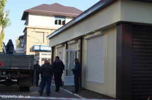 Почали демонтувати «скандальний» павільйон