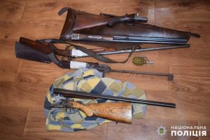 В октябре жители Славянска сдали в полицию более 300 единиц боеприпасов и оружия