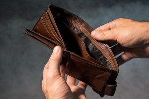 Физлицо теперь может объявить себя банкротом: что это значит