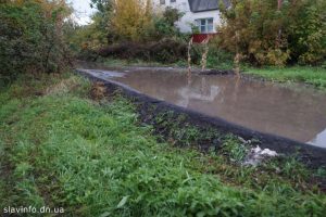 Одні просять інші блокують: міська влада не знає як вирішити проблему підтоплення вул. Ізюмської