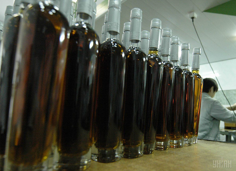 Украинского коньяка не будет: президент подписал закон о географических брендах