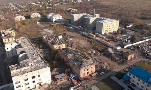 В Славянске продолжается строительство разрушенной боевиками психбольницы