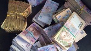 Украинцам обещают среднюю зарплату в 16 тысяч гривень через три года