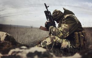 Из-за обстрелов на Донбассе погиб один военнослужащий, еще четверо ранены