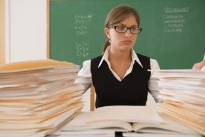 Зарплаты педагогов в новом году должны вырасти на 9%, а молодые учителя получат выплату в 21 тыс.грн – Кабмин