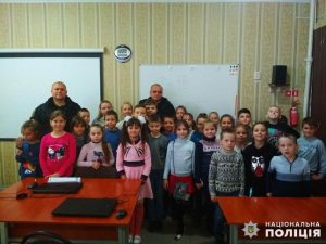 В Славянске и Николаевке прошли уроки с полицейскими