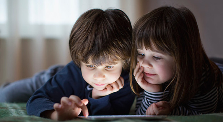 МРТ показало: смартфоны меняют мозг детей