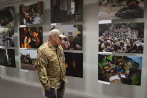 В Краматорске можно посетить документальную фотовыставку о боях за Иловайск