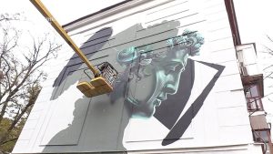 В Краматорске художники продолжают работы по созданию муралов в рамках проекта «You are east».