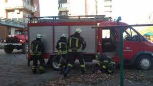 Быть готовыми противостоять любым угрозам спасателям в Славянске помогают постоянные тренировки