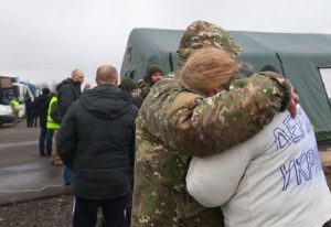 Украине уже вернули 25 человек, среди них четырех военных