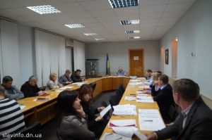 Люди скаржаться депутатам на дії адміністрації Центрального ринку