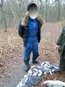 В Дробышеве браконьер выгреб из реки 17 кг рыбы