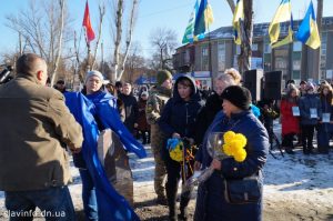 На місці майбутнього пам’ятника «Захисникам України» встановили пам’ятний камінь