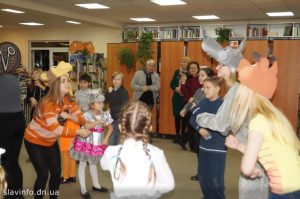 Дитяче свято у Центральній бібліотеці до дня Святого Миколая
