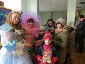 В Славянском районном совете поздравили детей-сирот с Днем Святого Николая