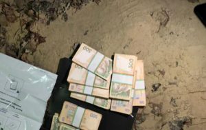Руководство «Артемсоли» попалось на взятке в 800 тысяч гривен