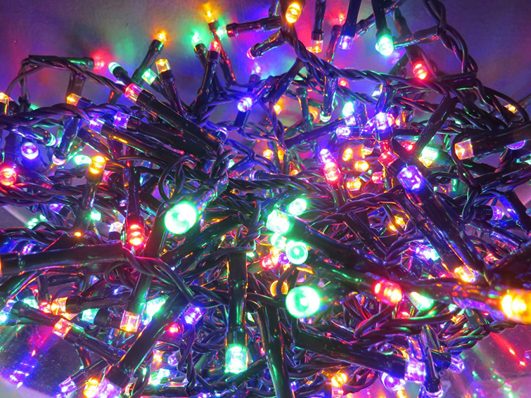 Угроза в тени ёлки: Новогодняя гирлянда вредит здоровью и психике – врачи