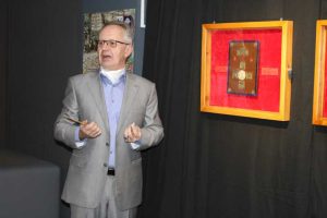 В Краматорске открылась выставка нательных крестиков Восточной Украины