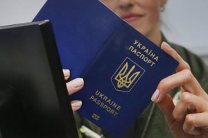 Верховная Рада упростила выдачу паспортов для жителей зоны ООС и переселенцев