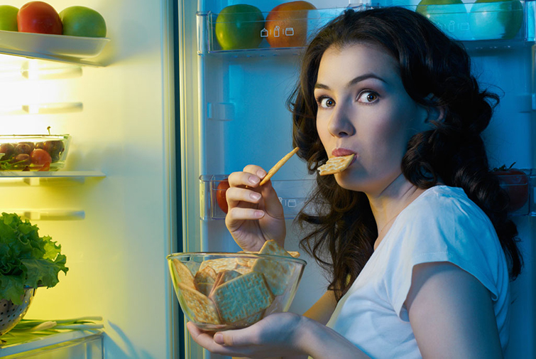 Что делать, если вы переели на ночь: полезные советы