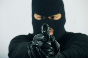 В Донецкой области задержали преступное трио за разбойные нападения на лото-маркет и магазины