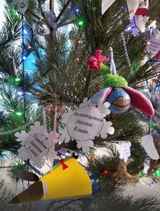 На СЗВИ зажглась новогодняя елка