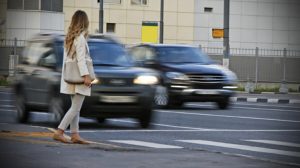 Пешеходов заставят оплачивать ремонт авто, которое их сбило