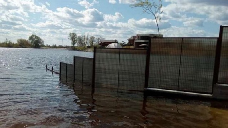 Ограждения водоемов в Украине должны быть демонтированы до 21 февраля