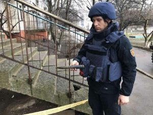 В Краматорске возле жилого дома обнаружили снаряд