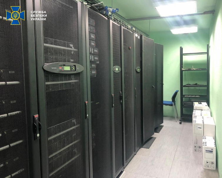 Посадовці Державної податкової служби сприяли виведенню у «тінь» понад 500 мільйонів гривень щомісяця