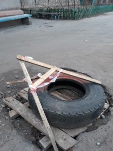 Водоканал бездействует 3 месяца! На пересечении ул. Вокзальной и Полярной на дороге образовалась большая дыра