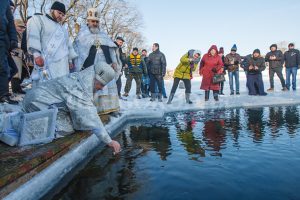 Спасатели напоминают правила безопасного поведения во время празднования Крещения