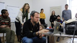 Як німецький гурт вчив жителів Слов’янська музиці зі сміття