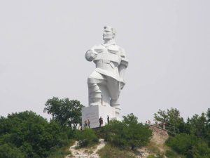 Памятник Артему в Святогорске нужно сохранить, но с оговорками