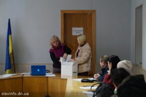 У ТВК заявили, що підписи про відкликання шістьох  депутатів зібрані