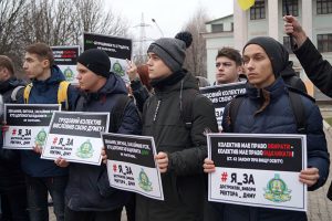 Студенты и сотрудники Донецкого медуниверситета пикетировали Донецкую ОГА