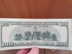 В Украине распространяют фальшивые доллары: как не попасться на удочку