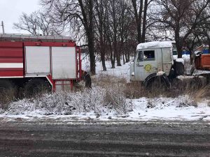 Протягом доби рятувальники м. Слов’янська та Черкаської ОТГ надали допомогу водіям