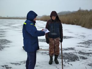 Рятувальники Слов’янська нагадали громадянам про небезпеку забавок на льоду