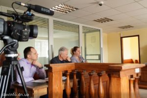 Суд: Воропаєв каже, що не винен. А хто  пошепки радить Пономарьову?