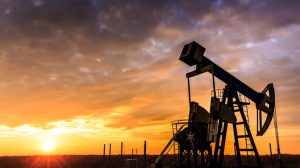 После обвала в понедельник цена на нефть пошла вверх