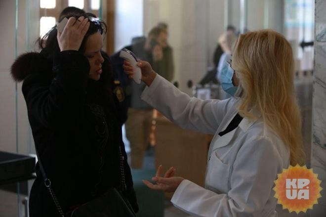 Украинцам увеличили средний размер больничных