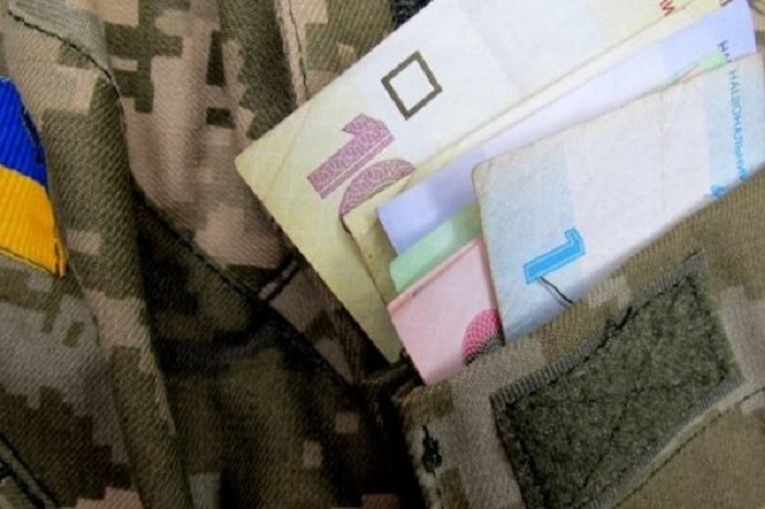 При каких условиях будут выплачивать помощь украинским военным