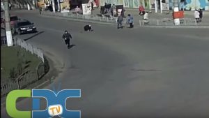 В Славянске грабитель напал на женщину на пешеходном переходе