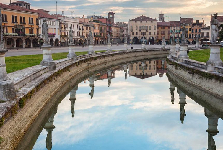 У маленькому місті в Італії зуміли зупинити коронавірус