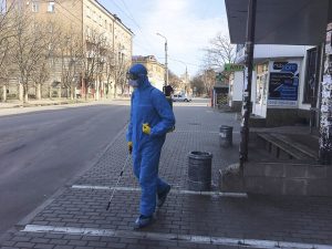 У Слов’янську продезинфікували зупинки громадського транспорту