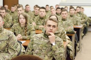 В Украине в армию призовут выпускников военных кафедр вузов до 43 лет