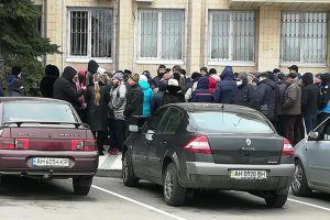 В Краматорске предприниматели явились к горсовету с требованием снять ограничения на торговлю