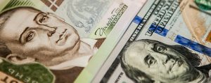 Скачки доллара: чего ждать в Украине